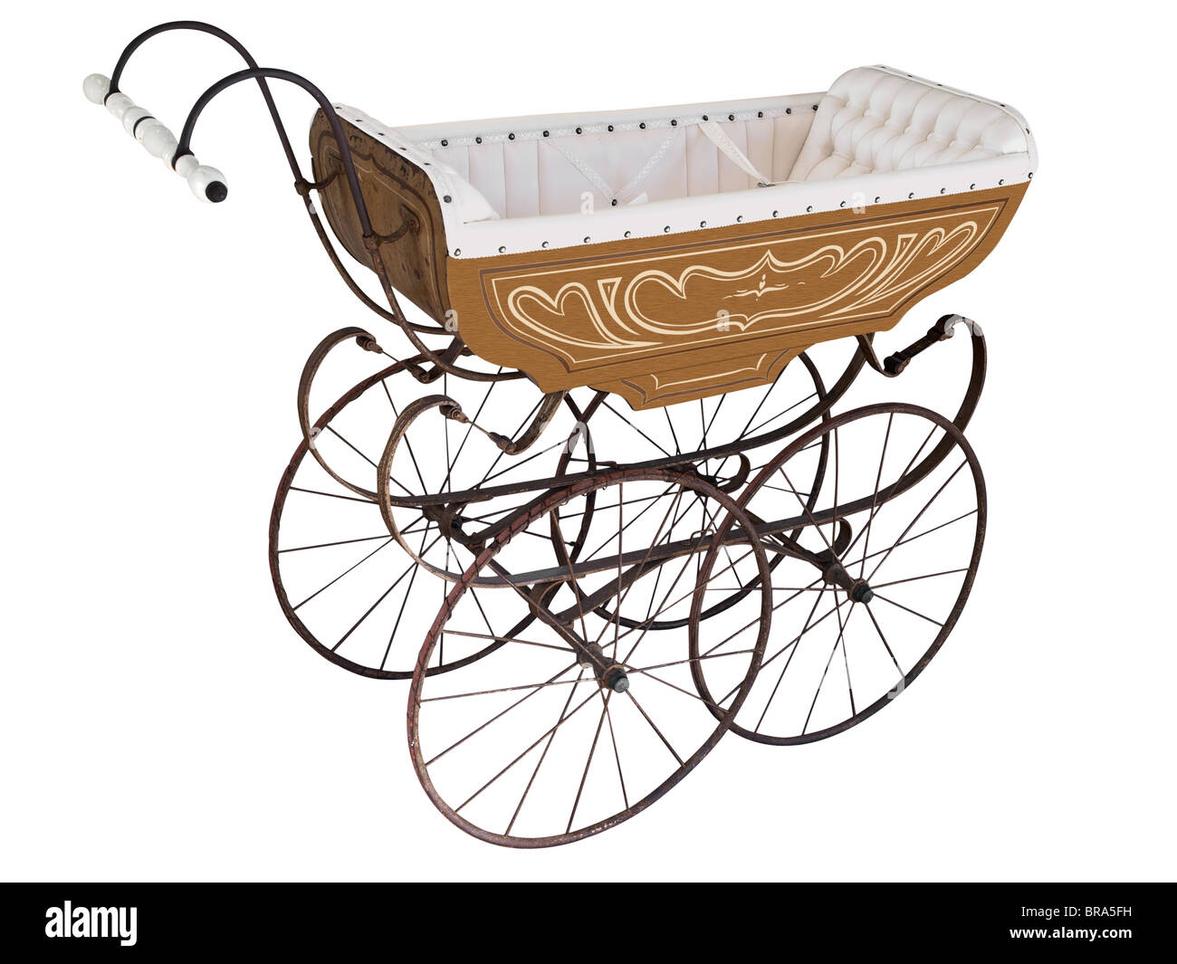 Reich verzierte antike Kinderwagen mit Beschneidungspfad isoliert  Stockfotografie - Alamy