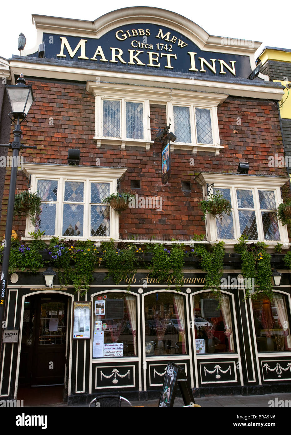 Die Market Inn. Salisbury Marktplatz Wiltshire. alte Architektur Design Stockfoto