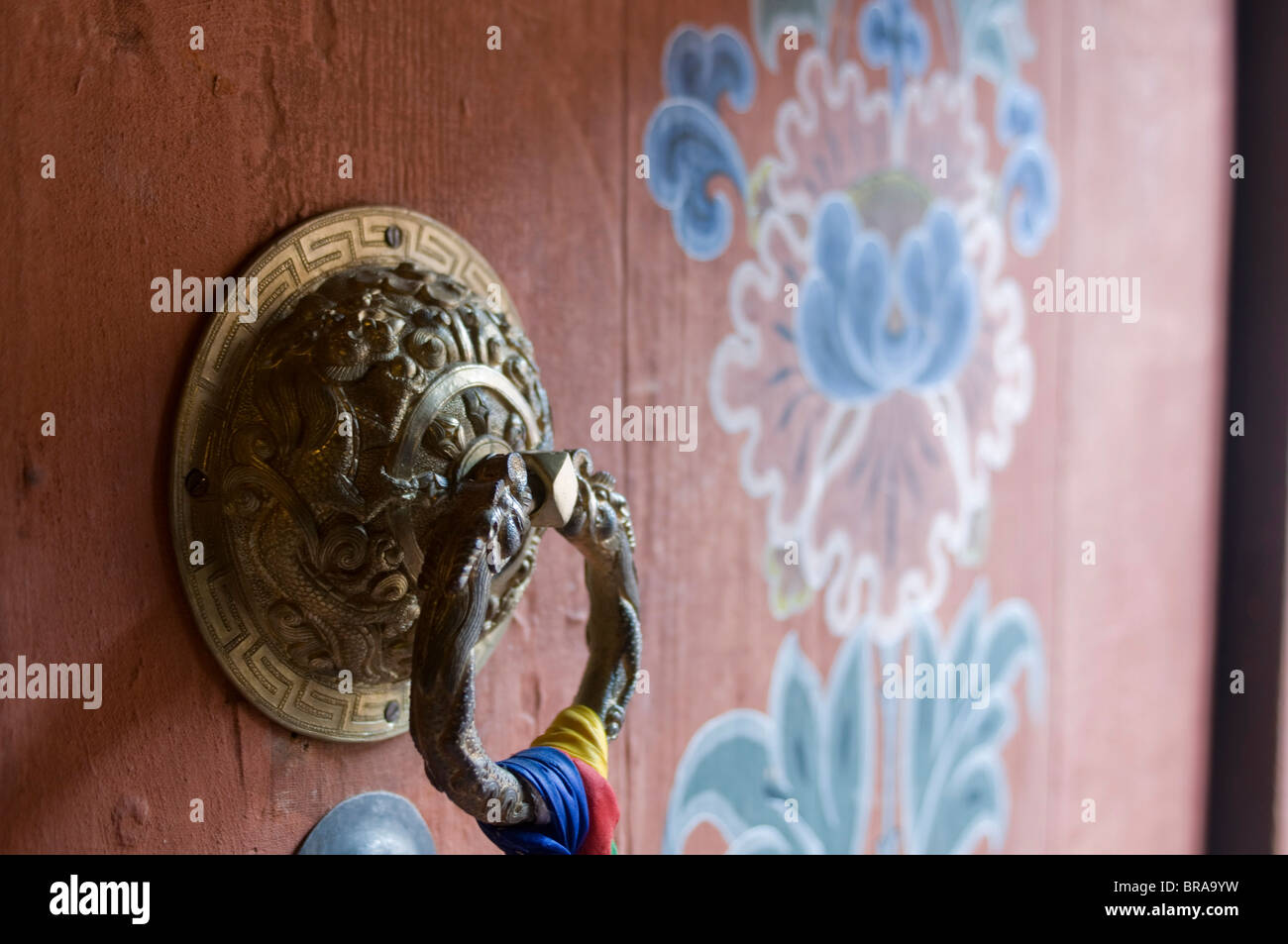 Klopfer am Eingang Tür, Paro Tsechu, Bhutan, Asien Stockfoto