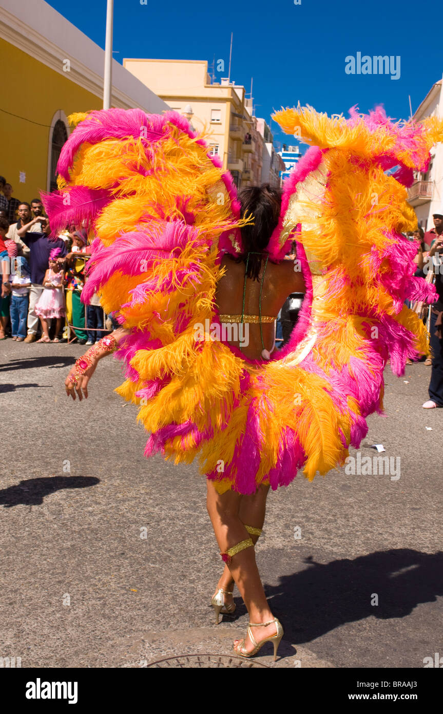 Bunt kostümierte Frau während Karneval, Mindelo, Kapverdische Inseln, Afrika Stockfoto