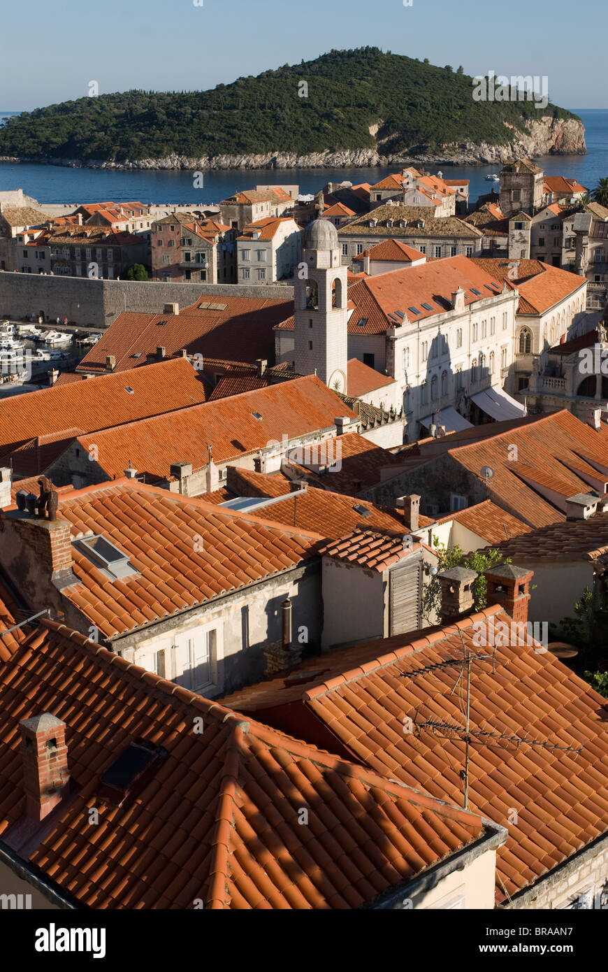 Blick über die Dächer der Altstadt von Dubrovnik, UNESCO-Weltkulturerbe, Kroatien, Europa Stockfoto