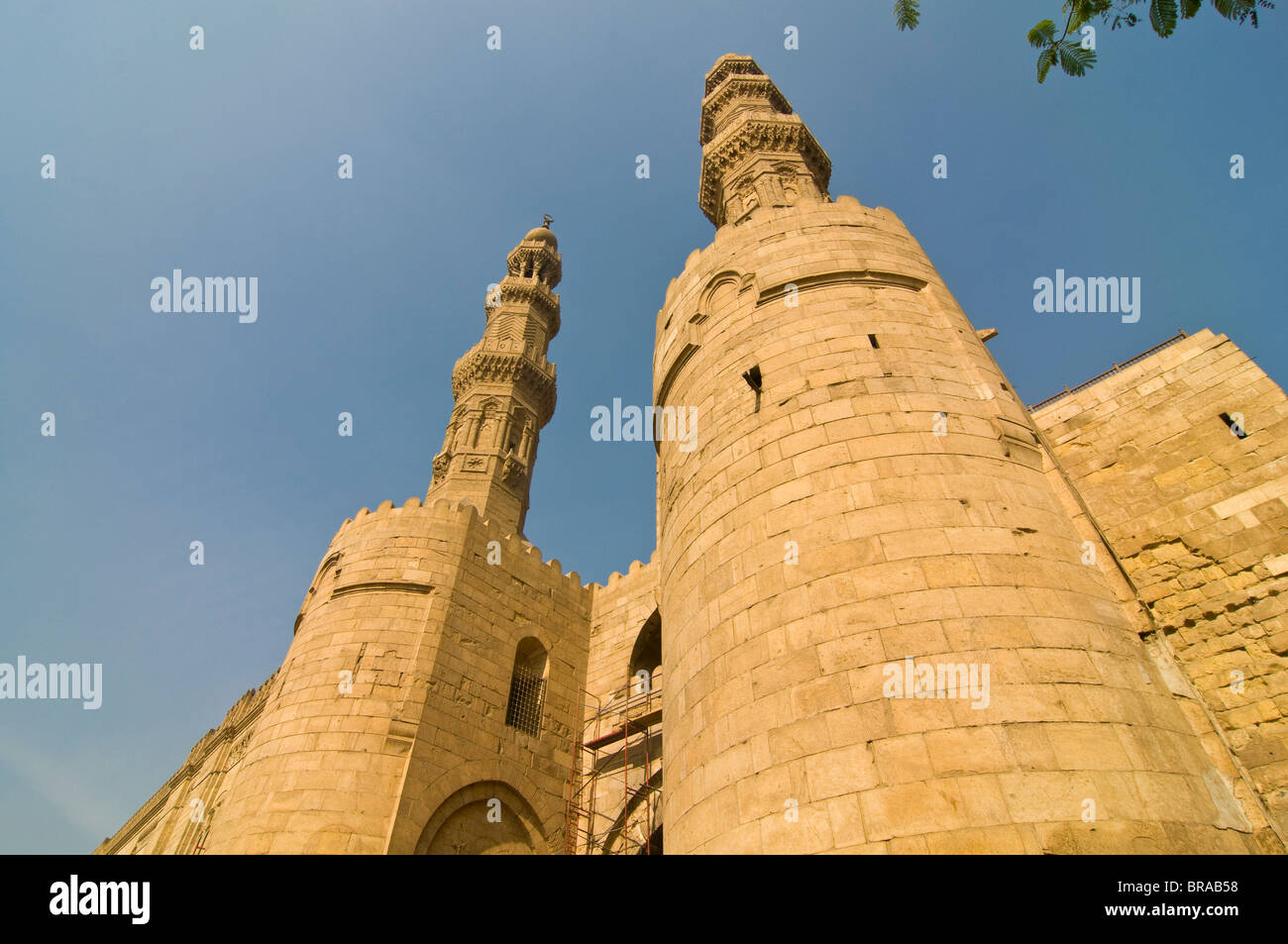 Bab Zuweila, Eingangstor nach der alten Stadt, Kairo, Ägypten, Nordafrika, Afrika Stockfoto