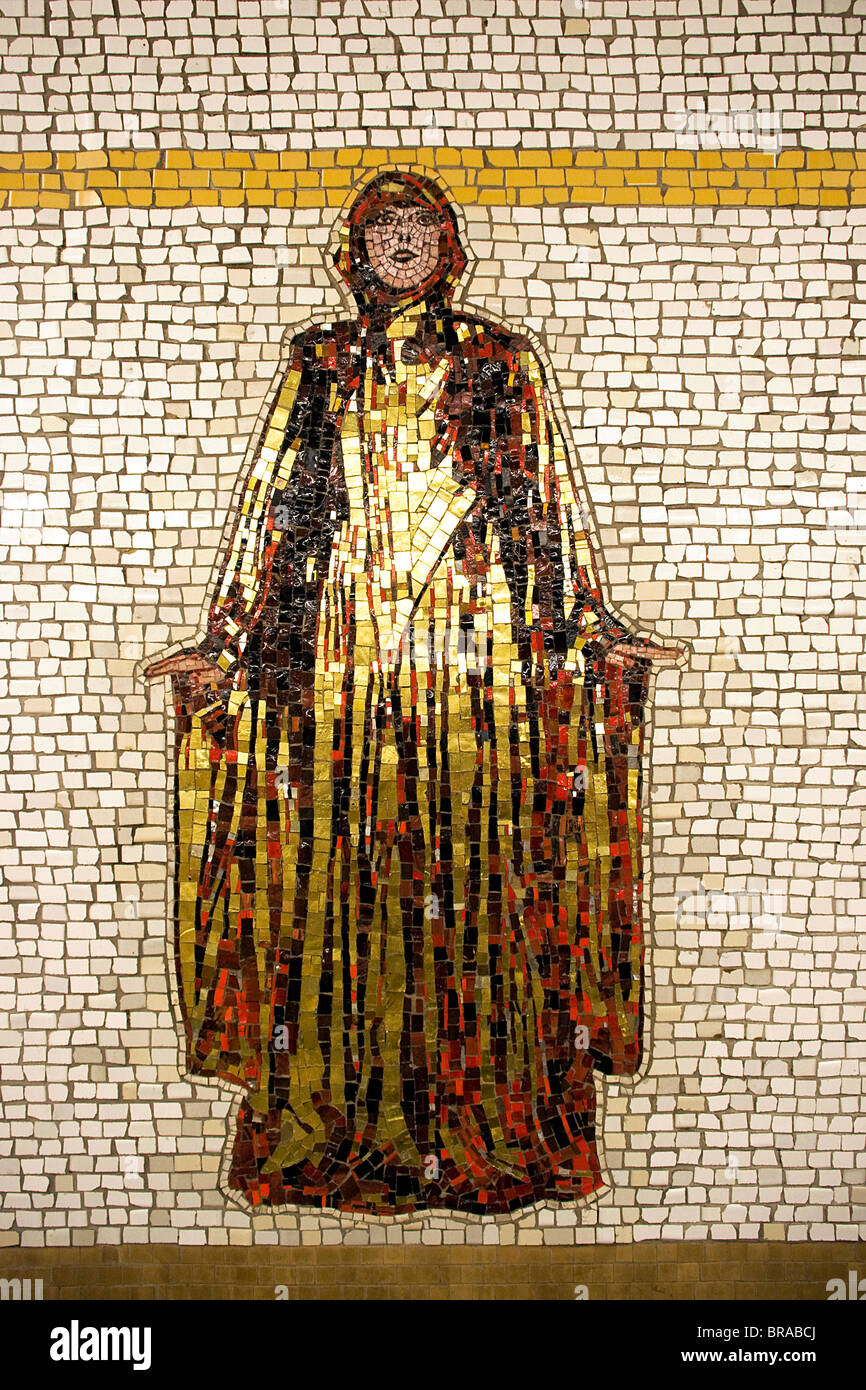 U-Bahn-Mosaik-Kunst Diva von Nancy Spiro aus Gold und Farbe Fliesen geschaffen Stockfoto