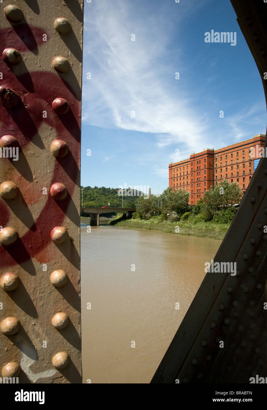 Erstellen Sie Zentrum Anleihe Lagerort von stillgelegten Eisenbahnbrücke über den neuen Schnitt Avon River Bristol Stockfoto