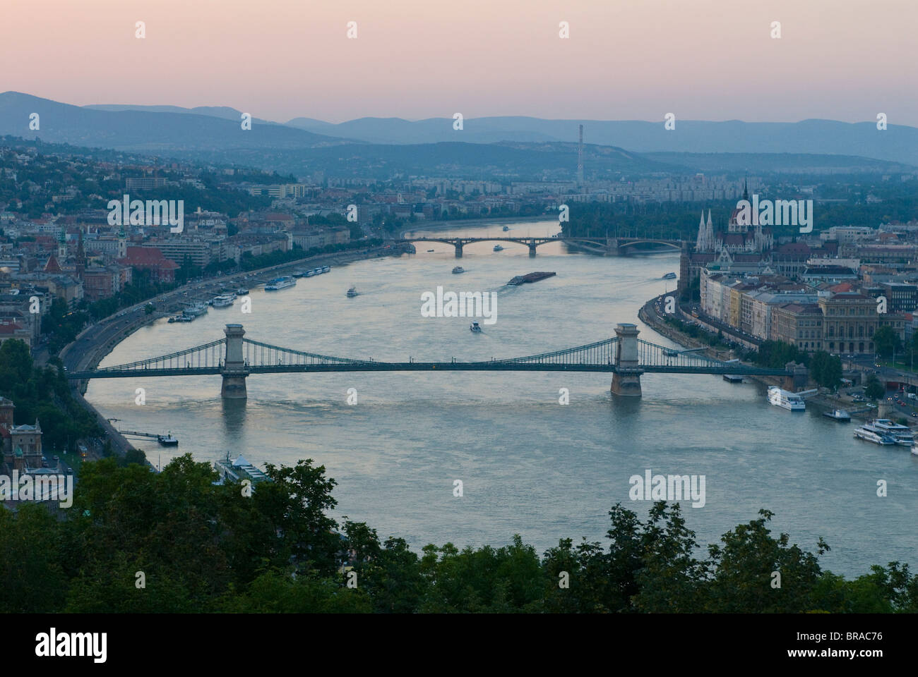 Blick über den Fluss Donau, Budapest, Ungarn, Europa Stockfoto