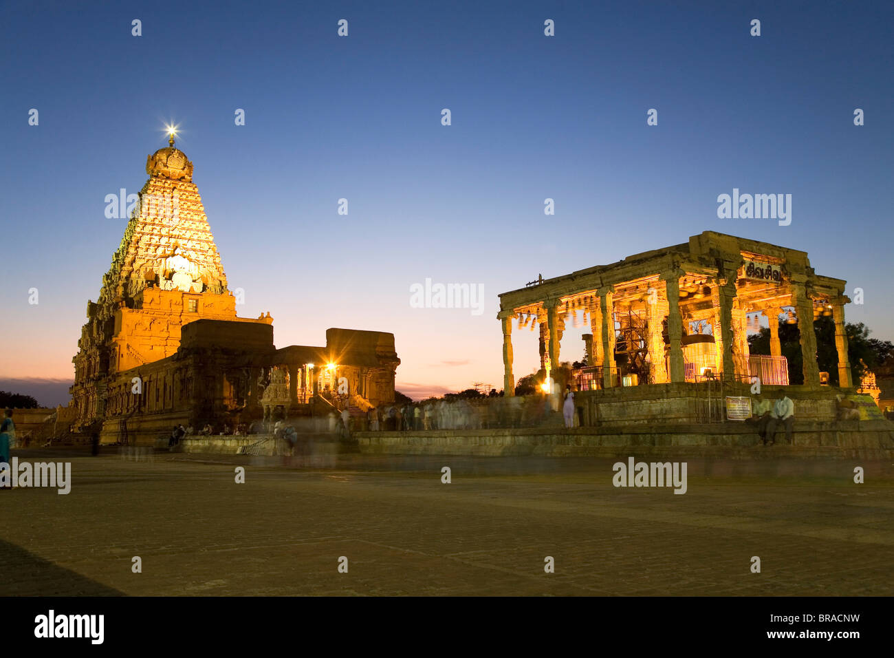 Abends Pujas im Bridhadishwara-Tempel in Thanjavur (Tanjore), UNESCO, Tamil Nadu, Indien Stockfoto Abends Pujas im Bridhadishwara-Tempel in Thanjavur (Tanjore), UNESCO, Tamil Nadu, Indien Stockfoto