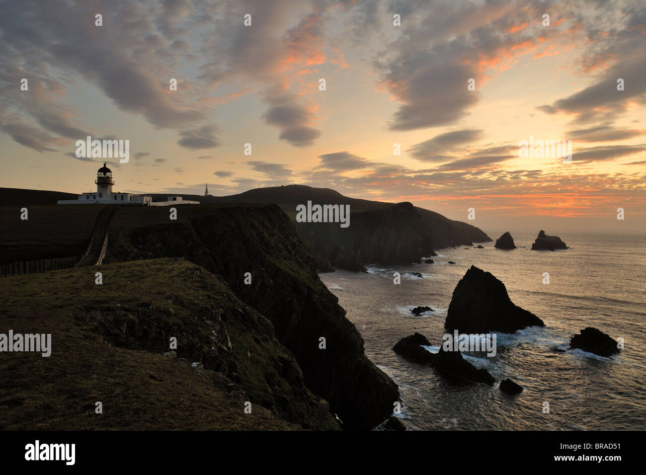 Sonnenuntergang am Fair-Isle-North-Leuchtturm Stockfoto