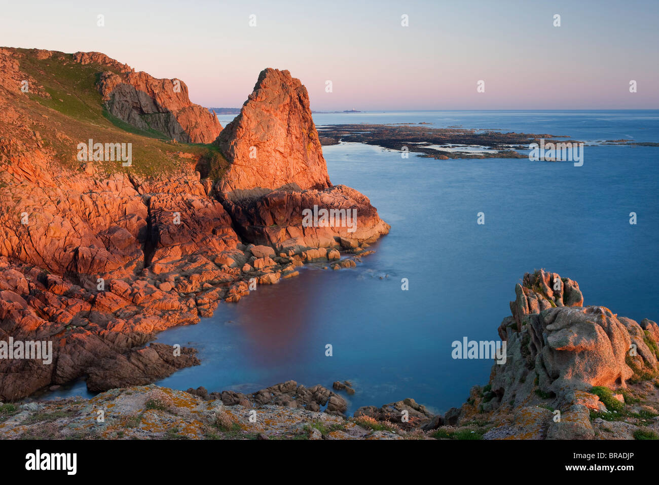 Die Pinnacle und felsige nordwestlichen Küste von Jersey, Kanalinseln, Großbritannien, Europa Stockfoto