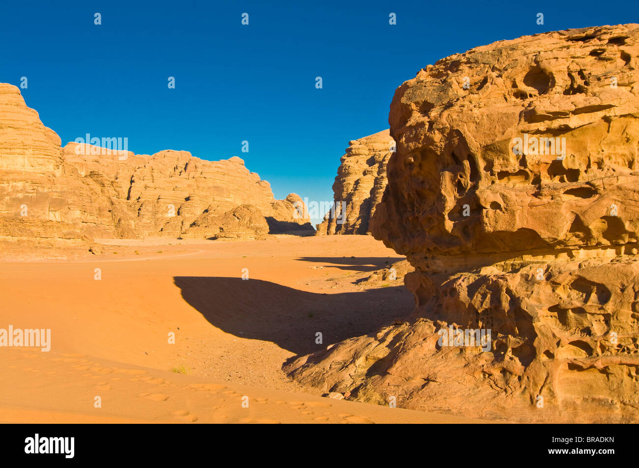 Die atemberaubende Wüstenlandschaft von Wadi Rum, Jordanien, Naher Osten Stockfoto