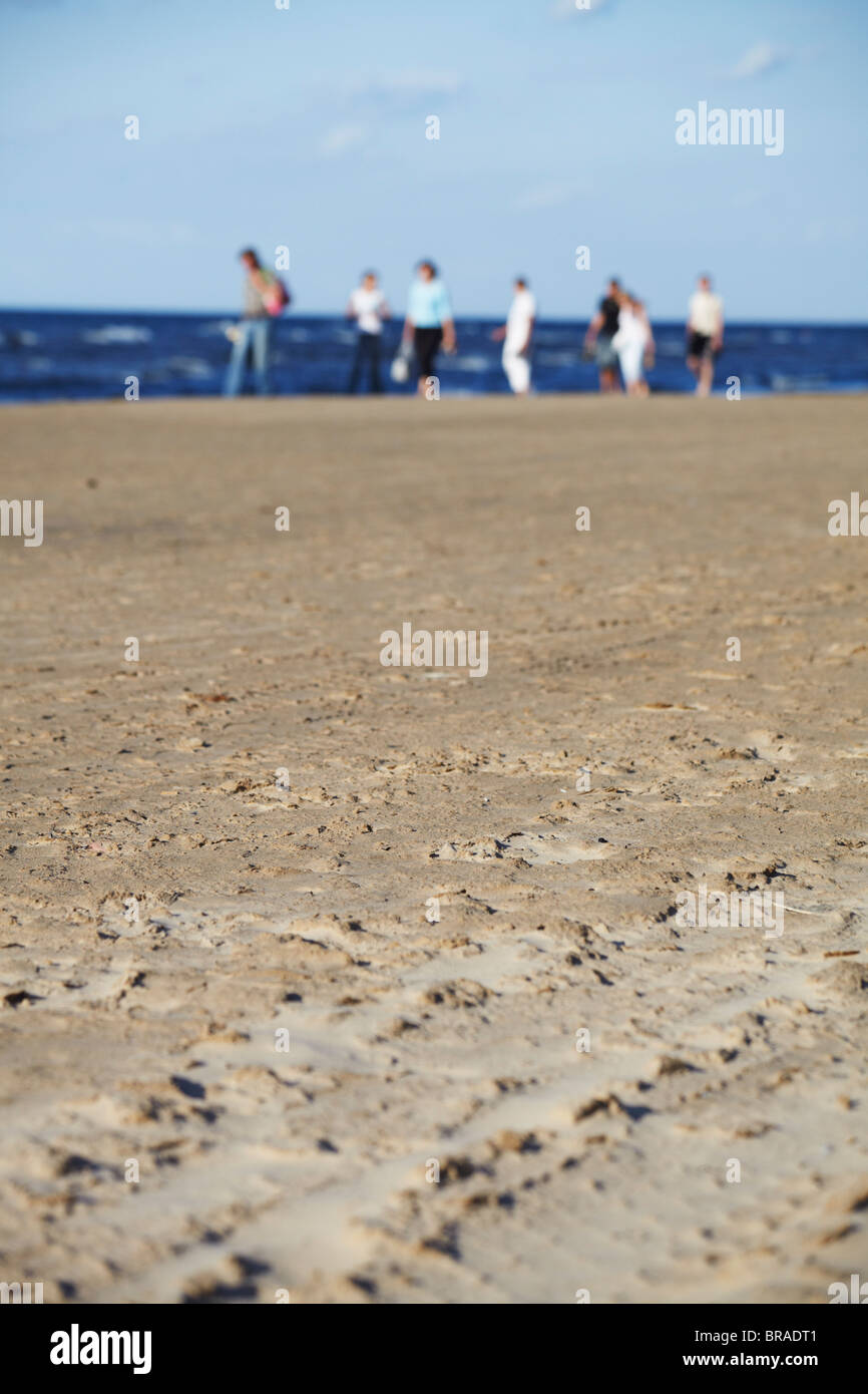 Menschen zu Fuß auf Majori Beach, Jurmala, Riga, Lettland, Baltische Staaten, Europa Stockfoto