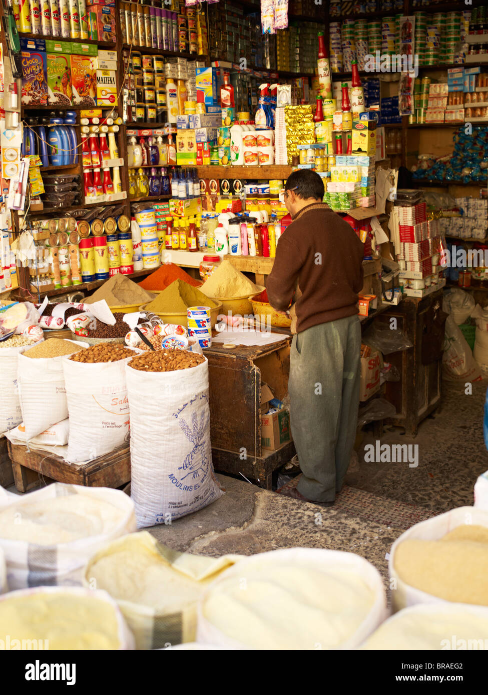 Shop in der Medina, Fez, Marokko, Nordafrika, Afrika Stockfoto