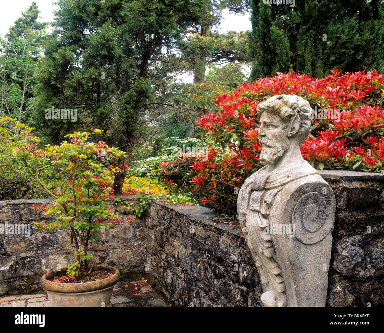 Glenveagh Castle, Co. Donegal, Irland; Klassische Skulptur im belgischen gehen Stockfoto