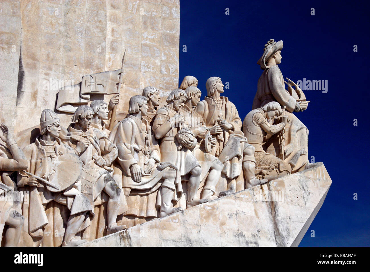 Portugal, Lissabon. Die Entdeckungen Denkmal, portugiesische Entdecker und Abenteurer, in Belem. Stockfoto