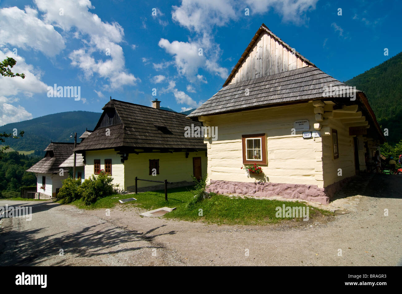 Der Berg Dorf Vlkolinec, UNESCO-Weltkulturerbe, hohe Tatra, Slowakei, Europa Stockfoto