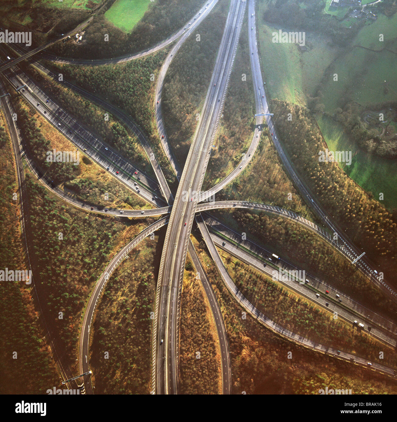 Luftaufnahme von M25 und M23 Autobahnanschluss, Surrey, England, Vereinigtes Königreich, Europa Stockfoto