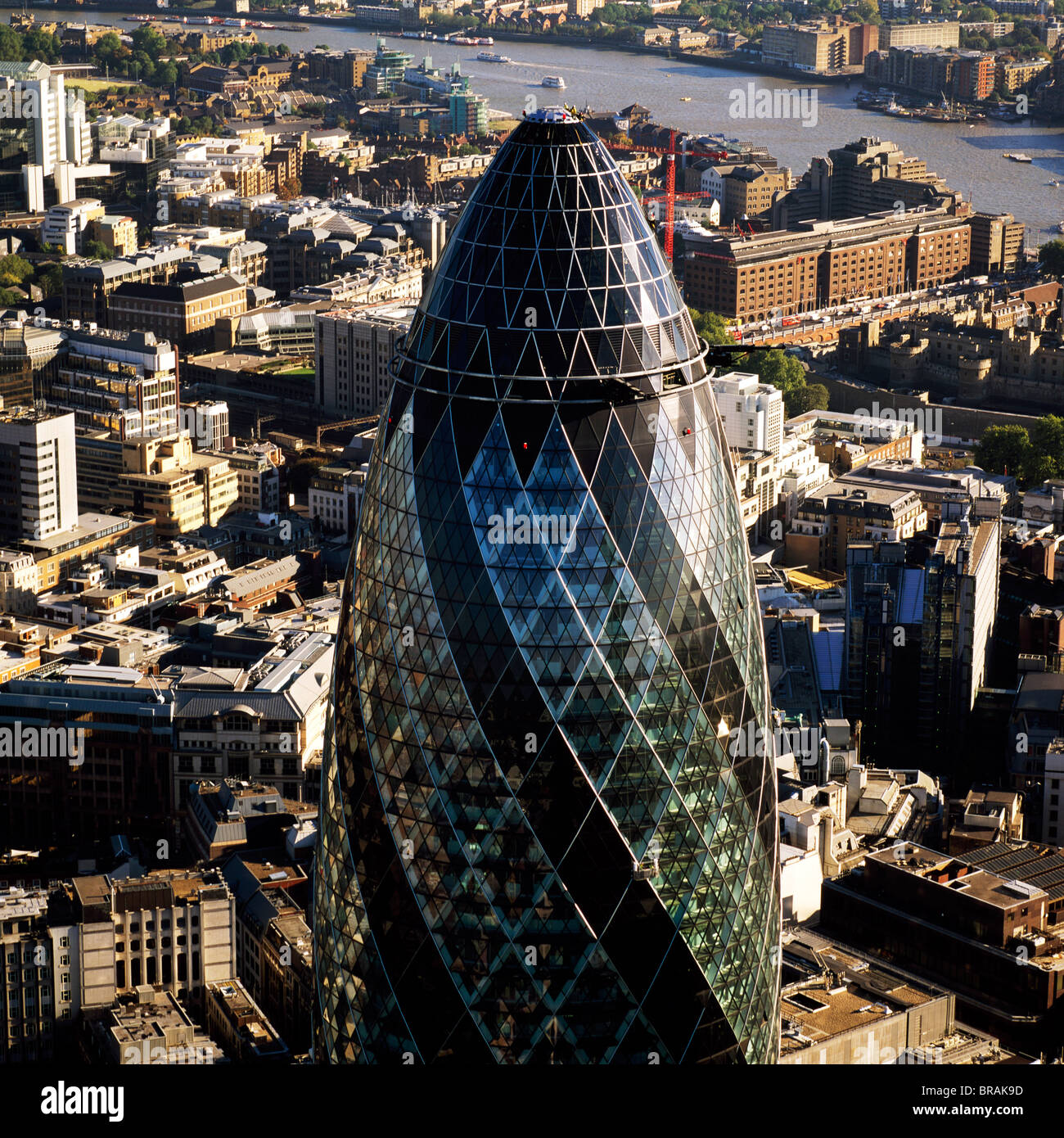 Luftaufnahme des Swiss Re-Gebäudes (30 St. Mary Axe) (Gurke), City of London, London, England, Vereinigtes Königreich, Europa Stockfoto