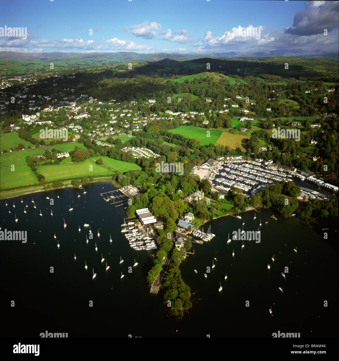 Luftaufnahme von Bowness-on-Windermere, Lake Windermere, Lake District National Park, Cumbria, England, Vereinigtes Königreich, Europa Stockfoto
