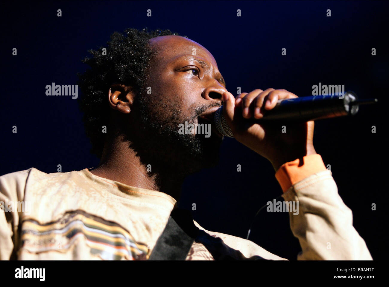 WYCLEF JEAN CT 18.07.1991 CT 4000 MIKE COLOR LINE ARENA HAMBURG Deutschland 6. Dezember 2005 Stockfoto