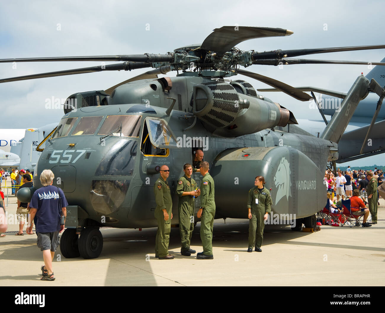 Piloten vor MH-53 MH53 Sea Dragon Hubschrauber, statische Anzeige bei Air Show Luft Fest airfest Stockfoto