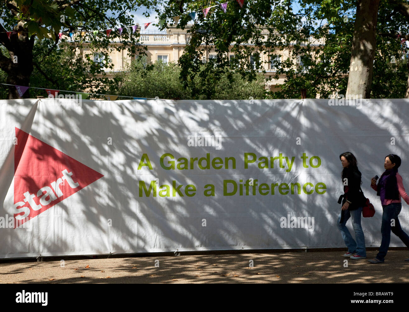 Melden Sie sich an Green Park, London für Prinz Charles 'Eco' Gartenparty im Clarence House Stockfoto