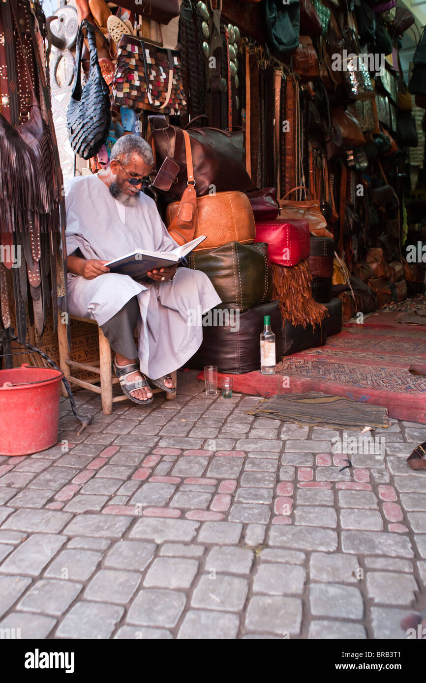 Straßenszene in den Souks in der Medina, Marrakesch (Marrakech), Marokko, Nordafrika, Afrika Stockfoto