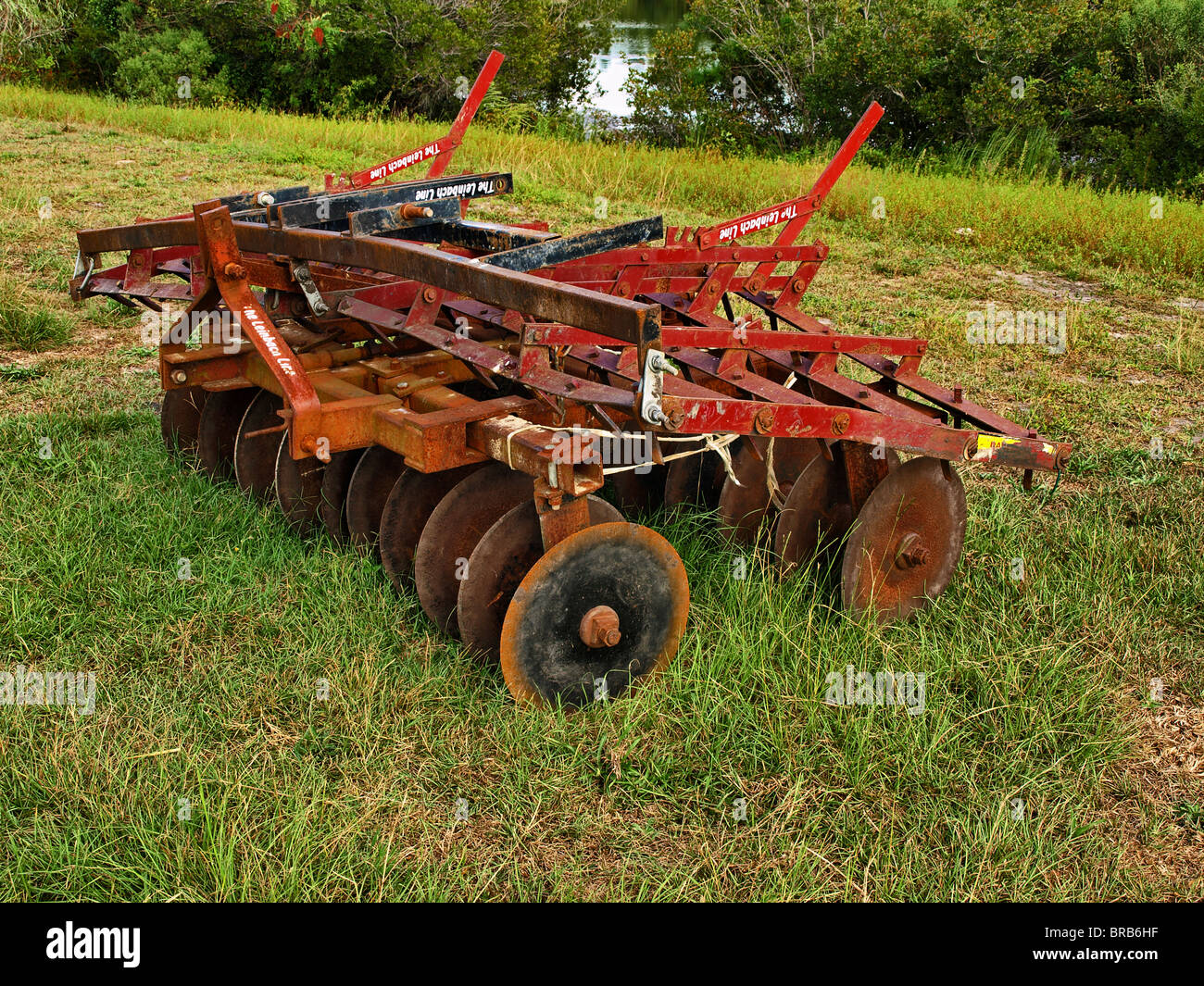 Bau Baumaschinen Grader Pflug Traktor Scheibe Straßenarbeiten Mähen Stockfoto