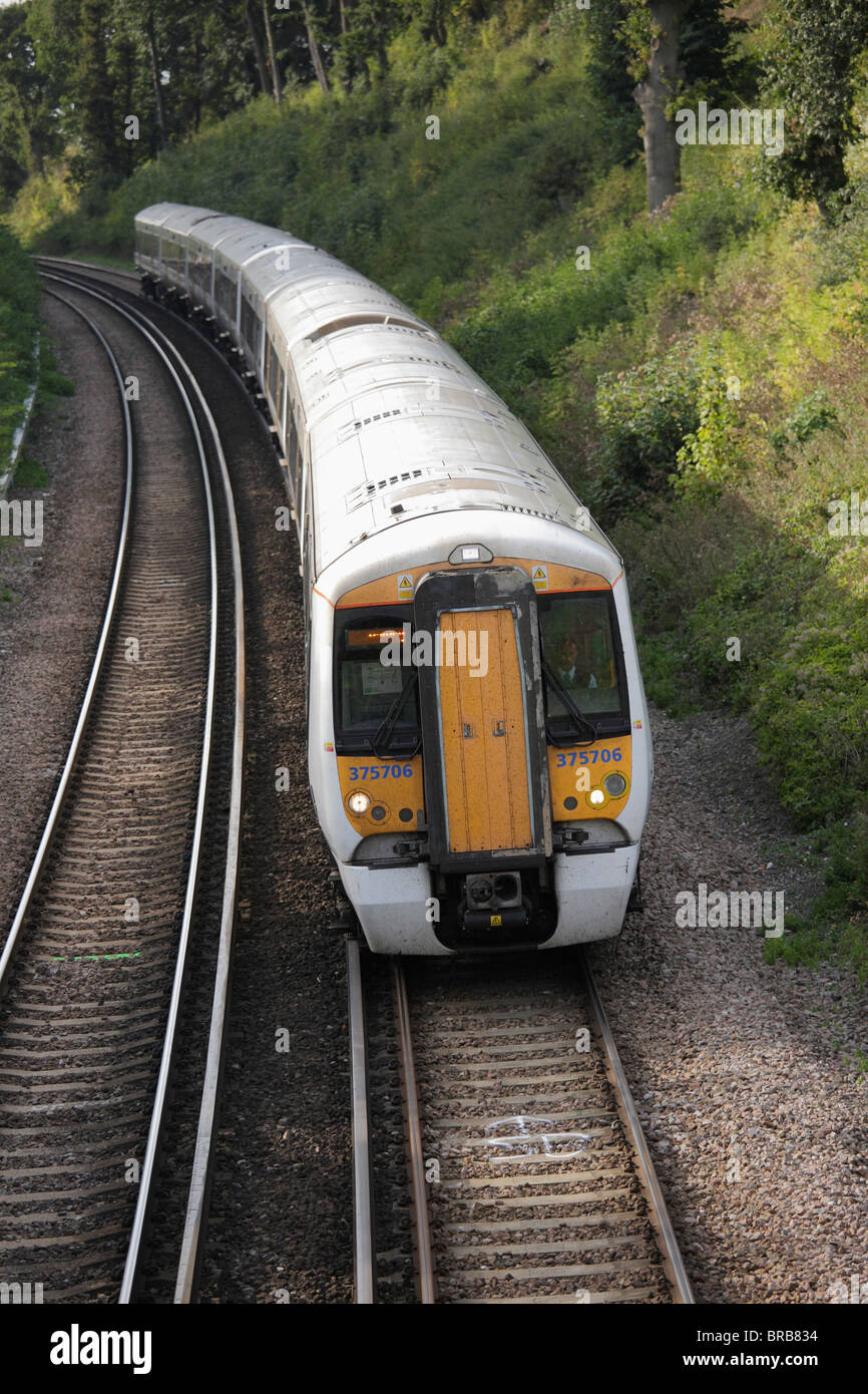 Ein Personenzug in der Grafschaft Kent Stockfoto