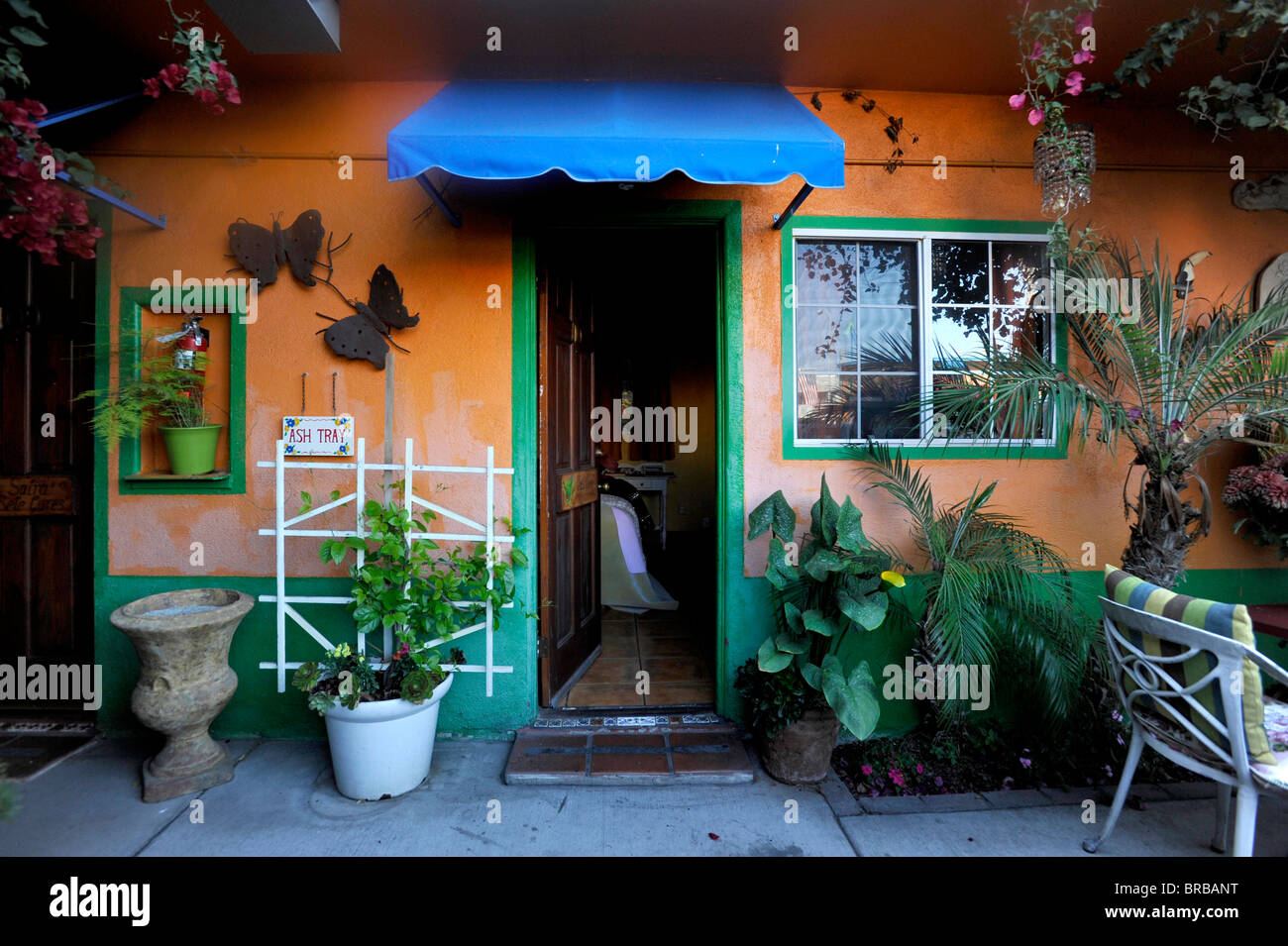 Cafe Brasil in Culver City Los Angeles ist ein stilvolles Haustier freundliches Motel-Café. Stockfoto