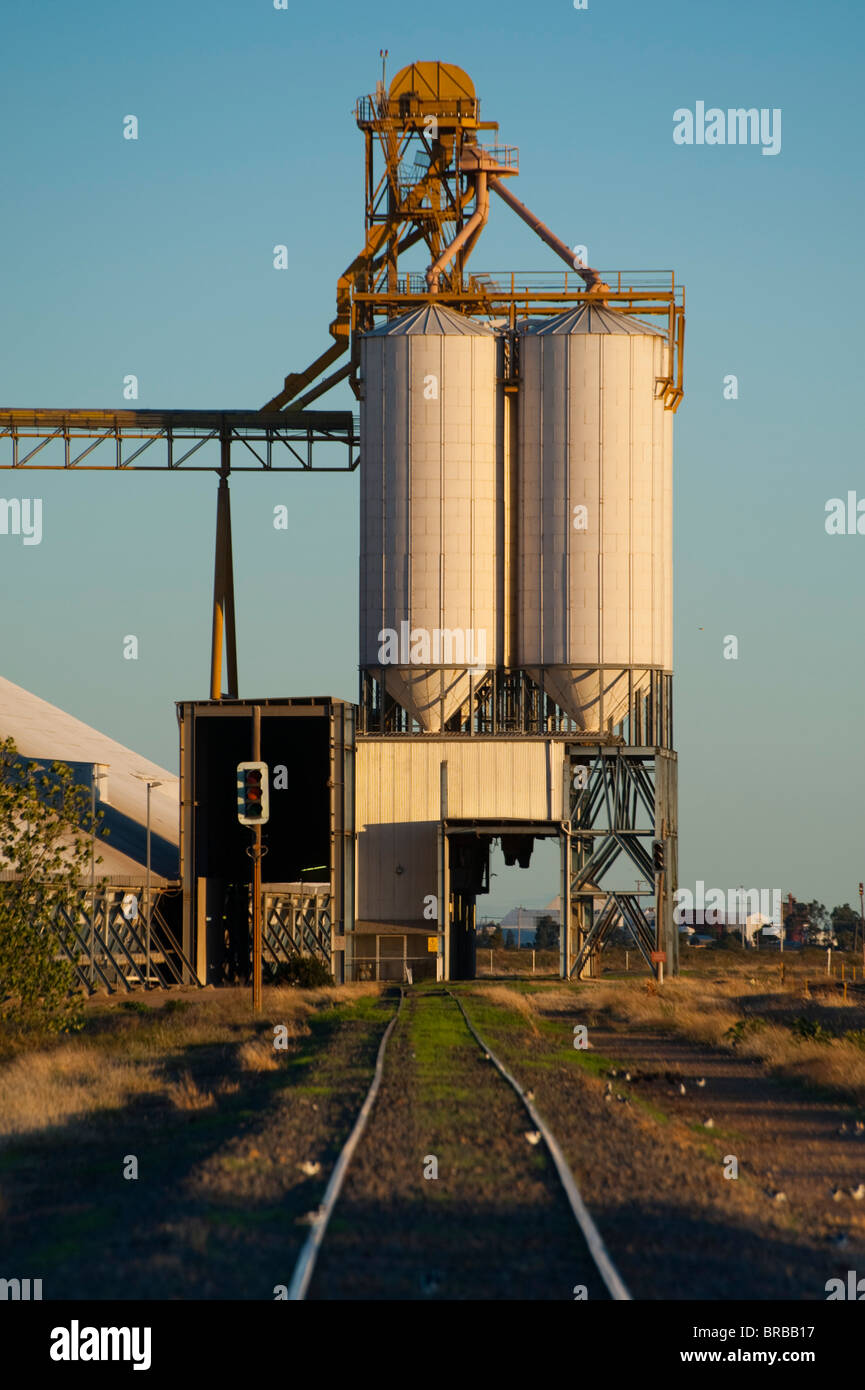 Eisenbahn-Zugriff auf die Kornkammer, Moree, New-South.Wales, Australien Stockfoto