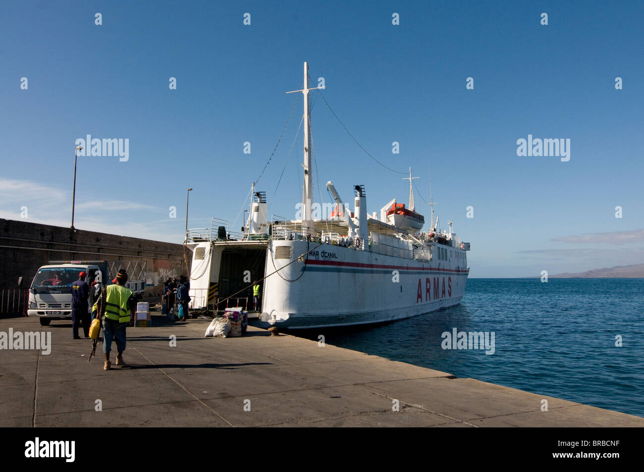 Fähre im Hafen von Porto Novo, Santo Antao, Kap Verde, Atlantik Stockfoto