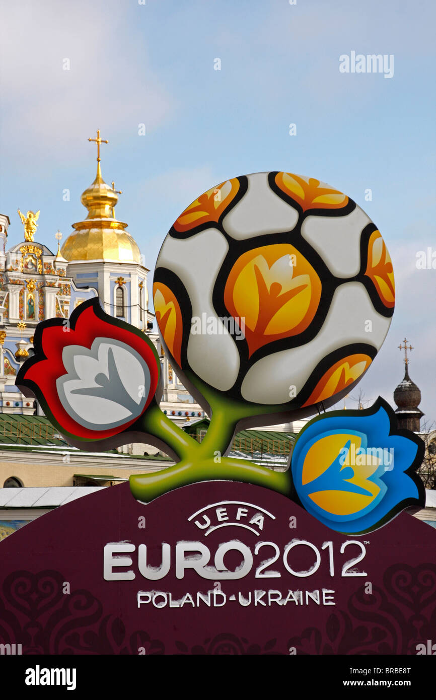 Ukraine und Polen wird Co-Moderator EURO 2012 Fußball-Europameisterschaft. Offizielle Symbol wurde in Kiew eingeführt. Stockfoto