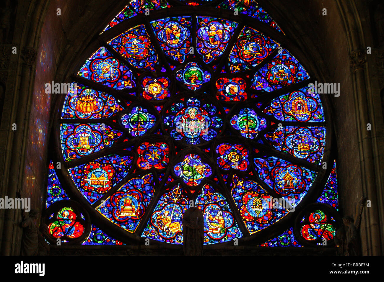 Die Rosette aus dem 18. Jahrhundert widmet sich Mary, Notre Dame Kathedrale von Reims, UNESCO-Weltkulturerbe, Reims, Marne, Frankreich Stockfoto