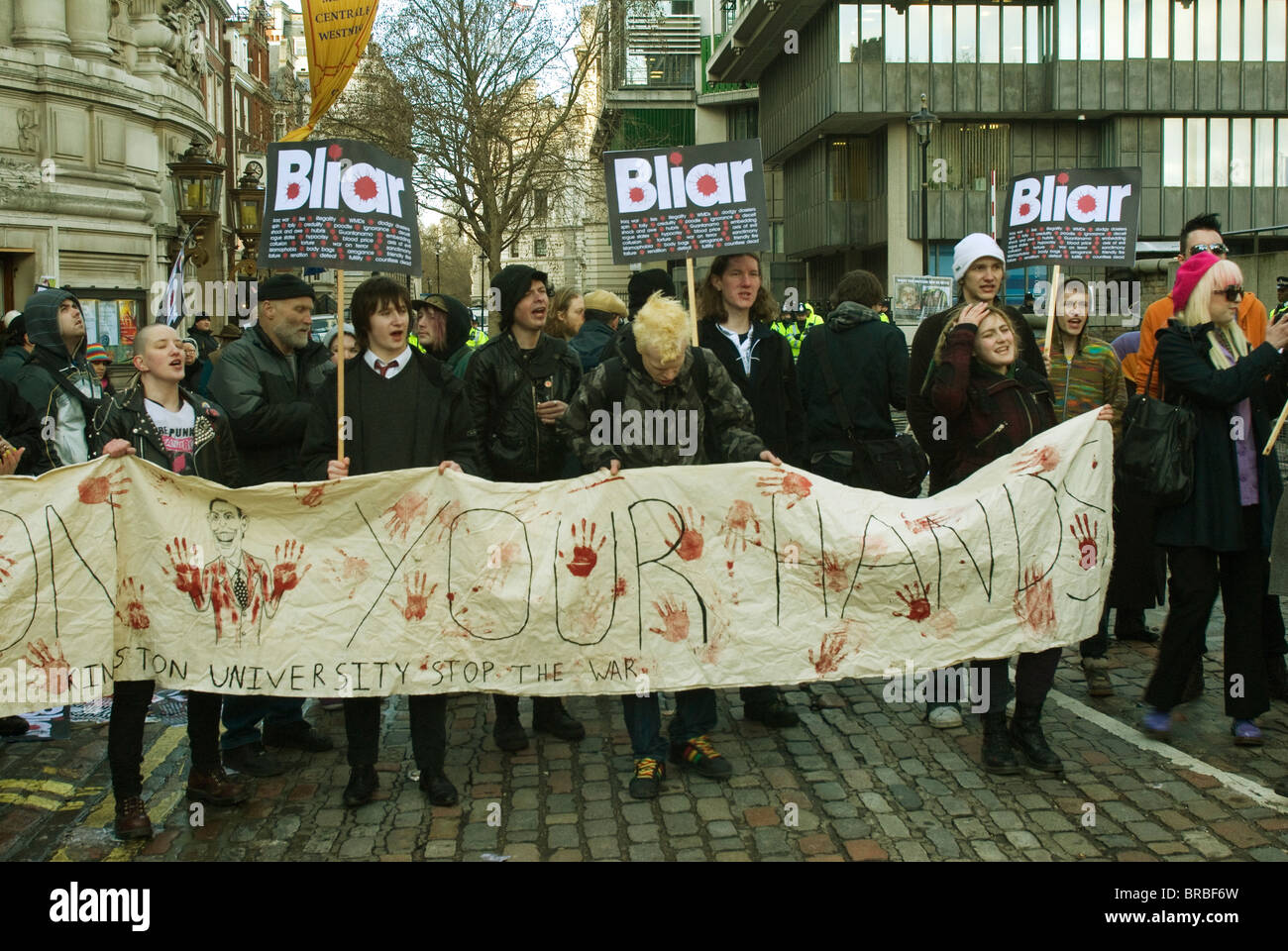 Proteste außerhalb QEII Konferenzzentrum als Tony Blair Beweise für die Chilcot-Untersuchung gab Stockfoto