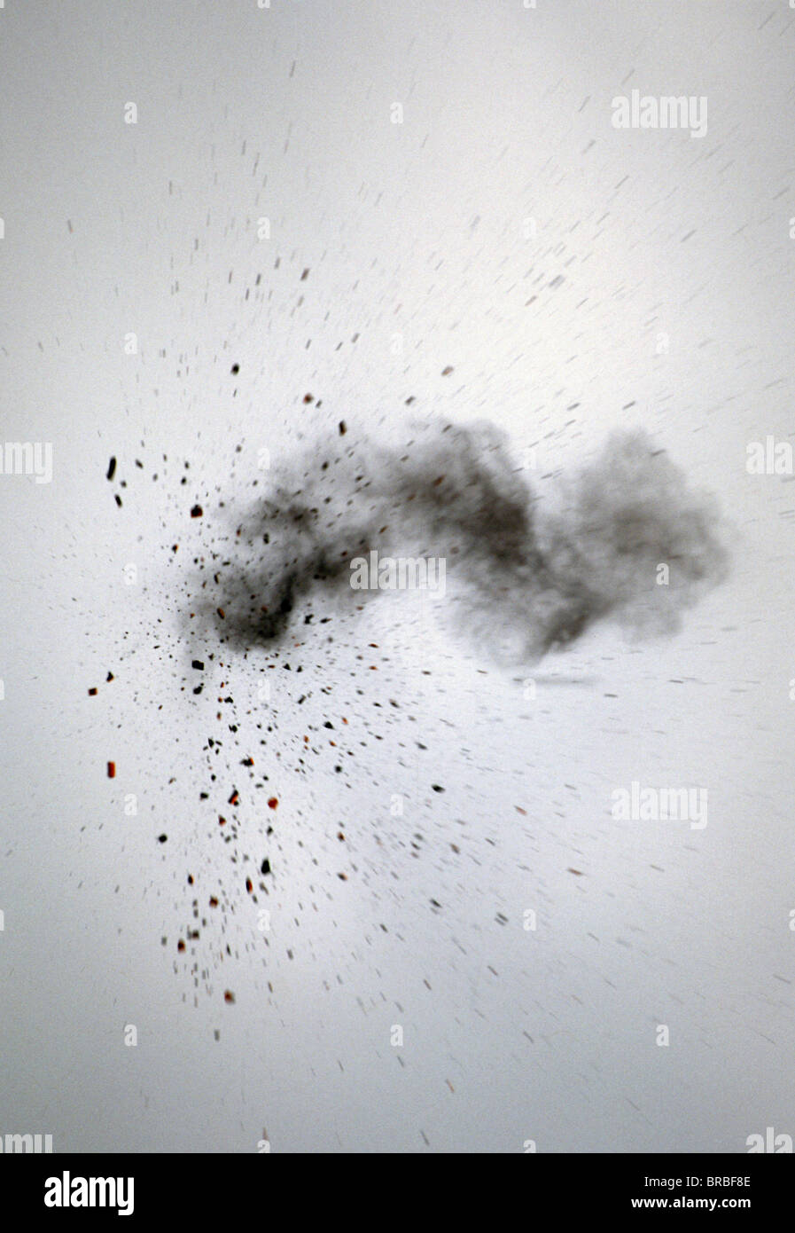 Schusswunden explodiert Wurfscheiben in der Luft Stockfoto