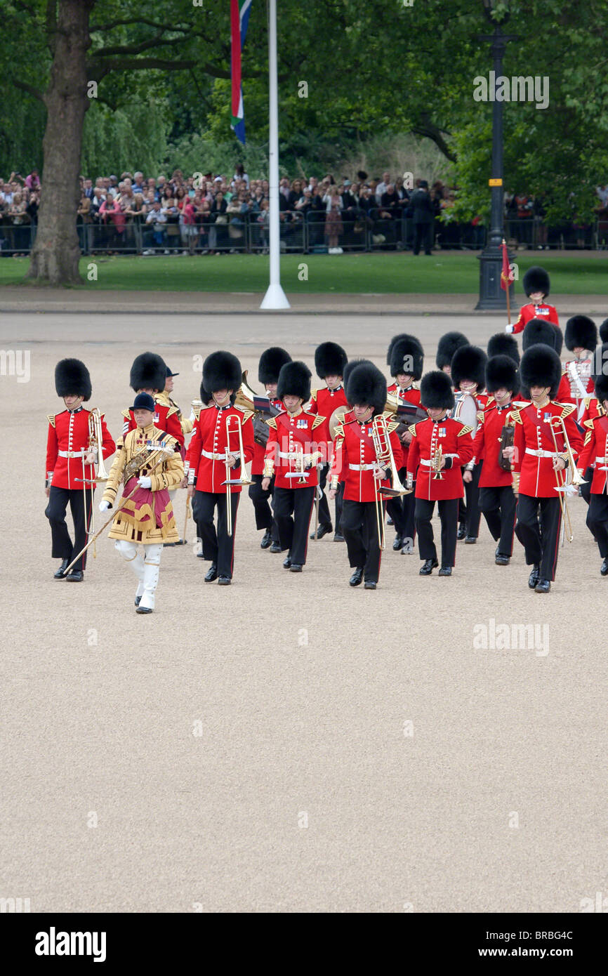 Drum Major Grenadier Guards Band auf dem Paradeplatz führt. "Trooping die Farbe" 2010 Stockfoto