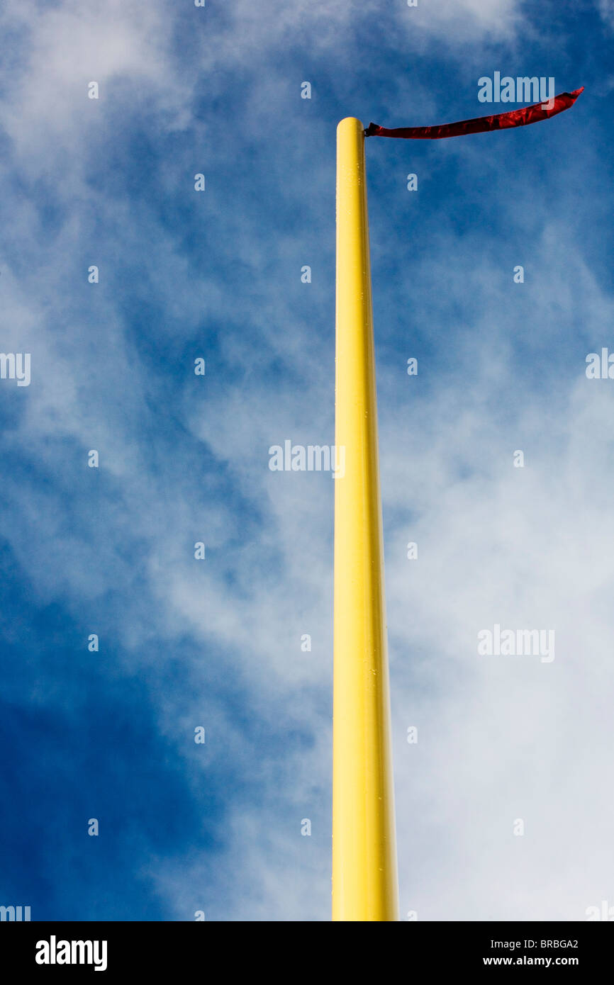 Windanzeiger Klappen auf American-Football-Feldpost Stockfoto