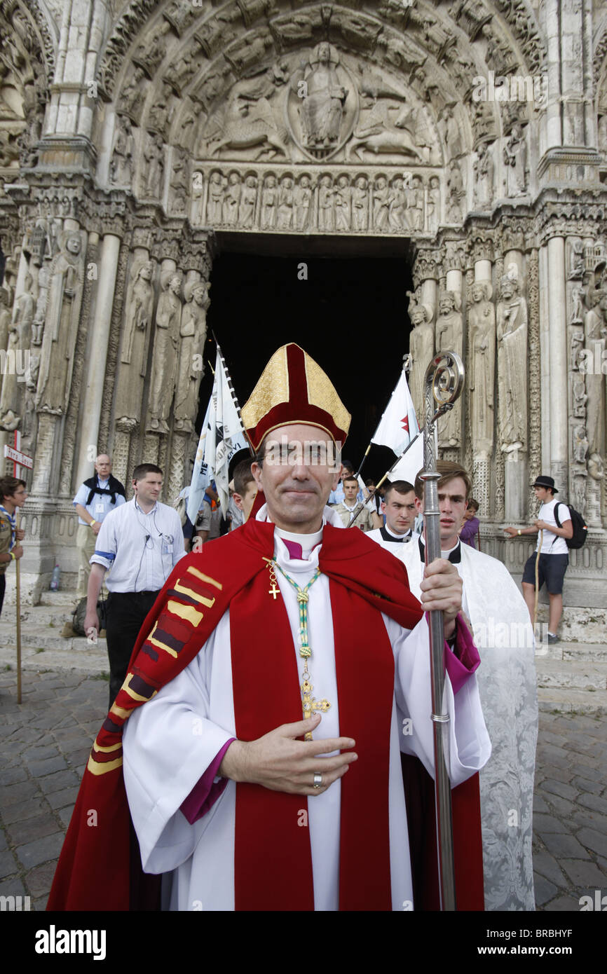 Bischof Michel Pansard, traditionalistische katholische Wallfahrtsort, Messe in der Kathedrale von Chartres, Chartres, Eure-et-Loir, Frankreich Stockfoto