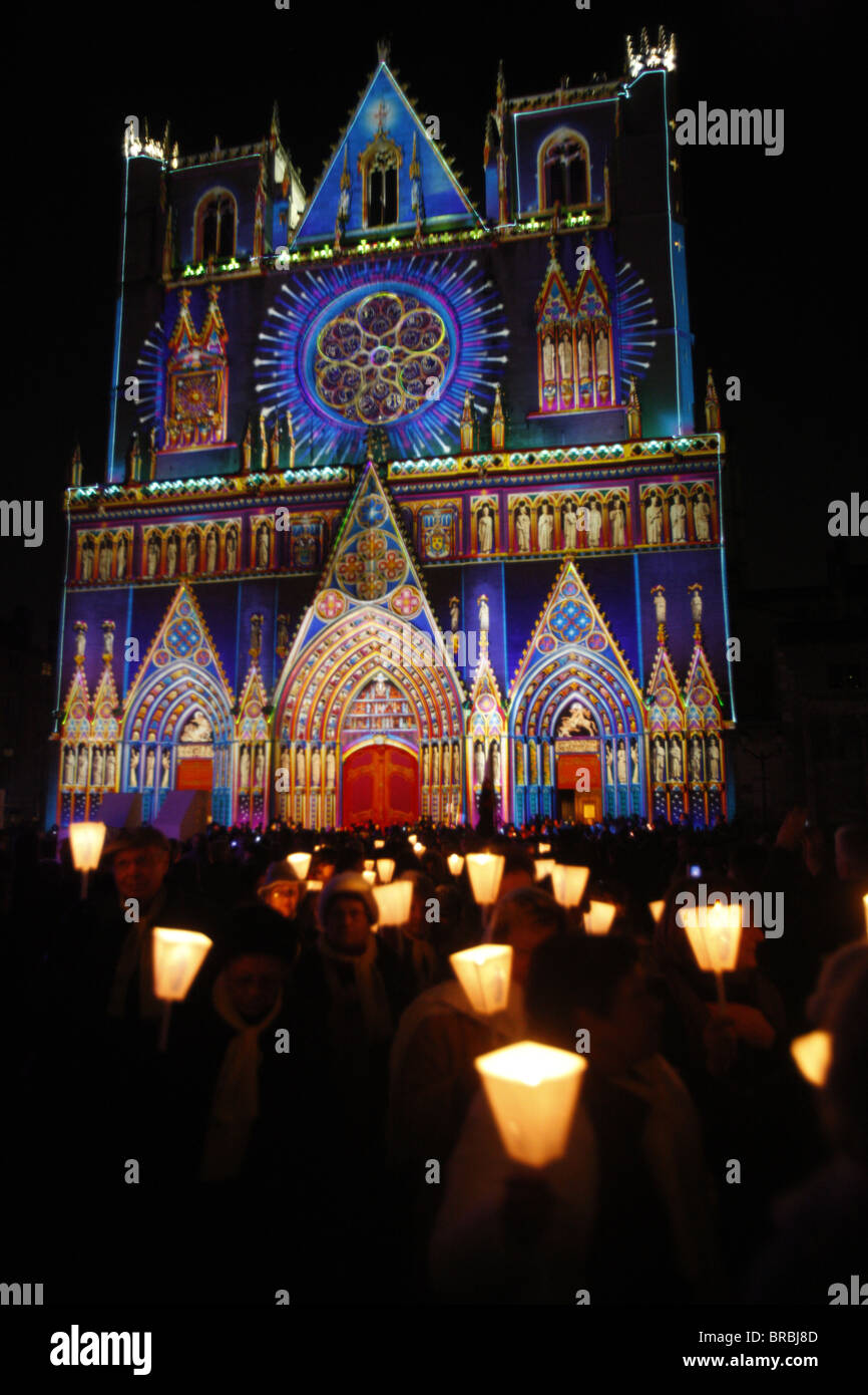 Leichte Festival Prozession vor St. Johns Cathedral, Lyon, Rhone, Frankreich Stockfoto