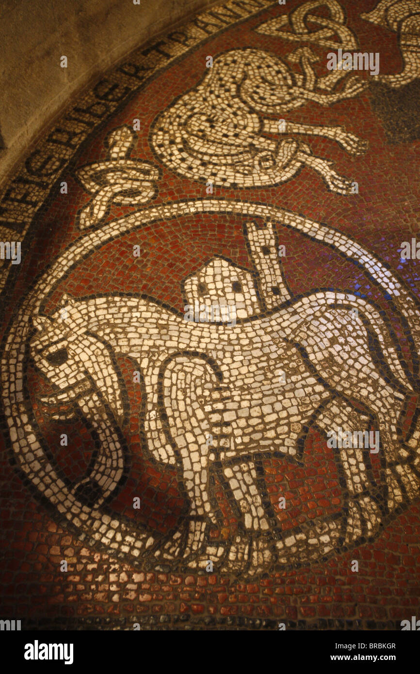 Ein 12. Jahrhundert Mosaik in Ganagobie Klosterkirche Ganagobie, Alpes de Haute Provence, Frankreich Stockfoto