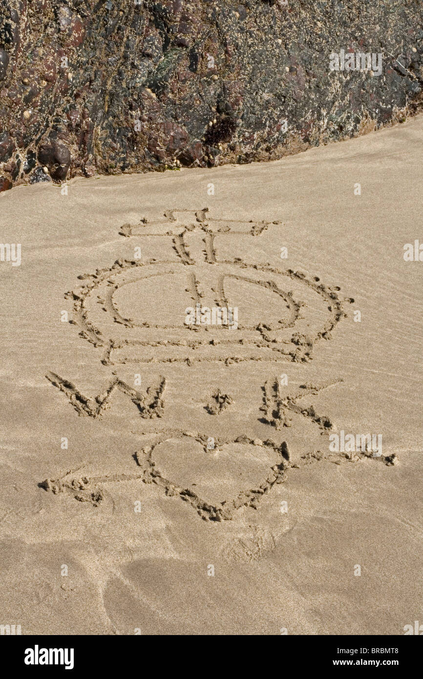 W und K, Prinz William und Kate Middleton. Testament und Kate. Eine königliche Romanze. Liebesbriefe im Sand. Prinz von Wales Stockfoto W und K, Prinz William und Kate Middleton. Testament und Kate. Eine königliche Romanze. Liebesbriefe im Sand. Prinz von Wales Stockfoto