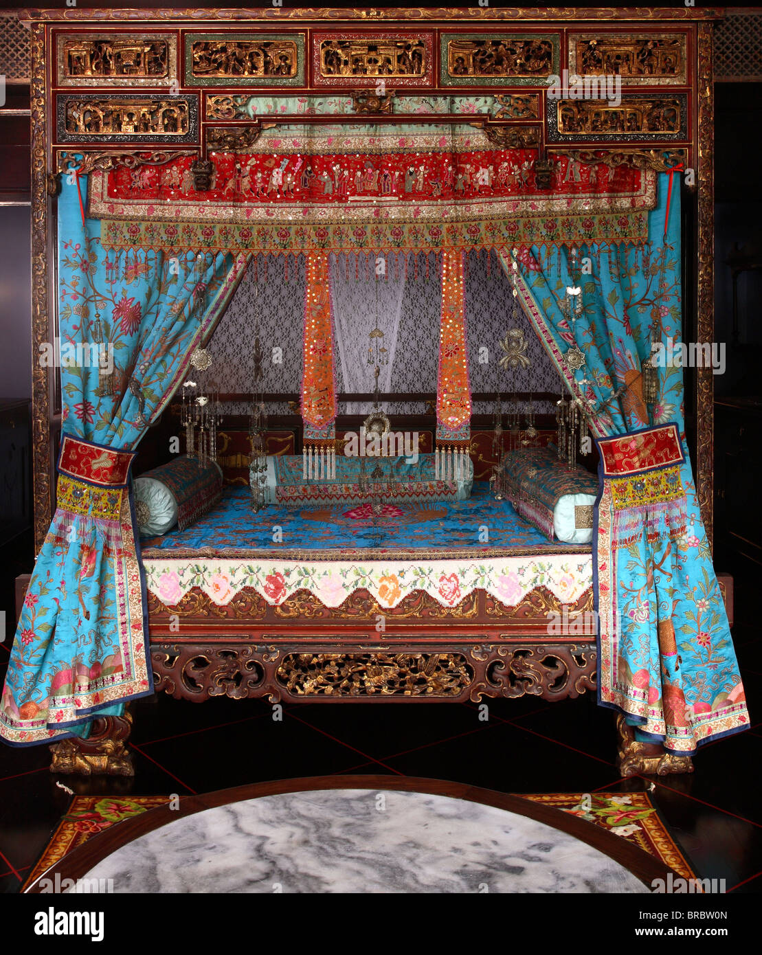 Traditionelle Peranakan chinesischen Bett, Peranakan House Museum, Singapur Stockfoto