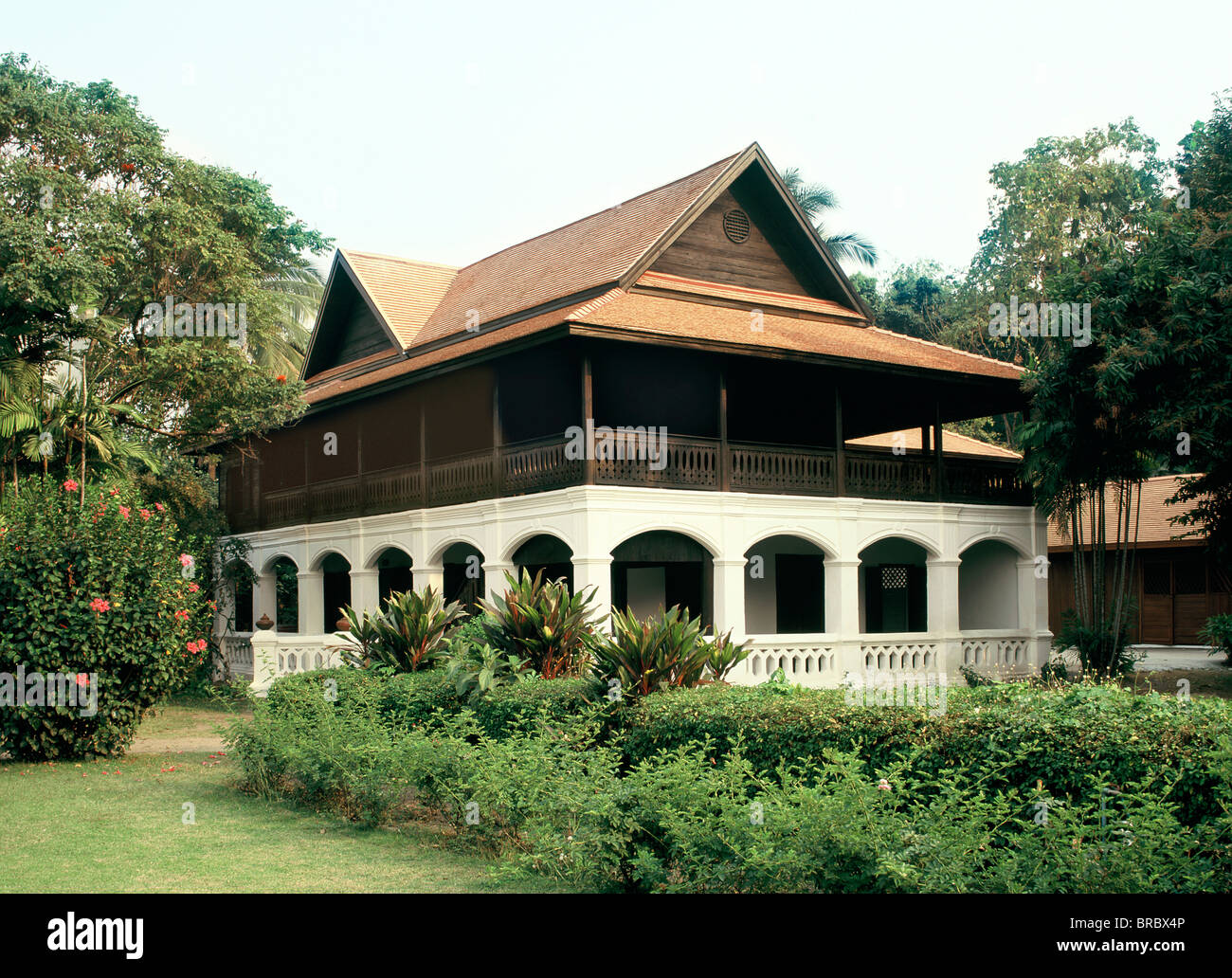 Eine traditionelle Wendung der Villa aus dem Jahrhundert, benannt Khum Chao Burirat, Chiang Mai, Thailand Stockfoto