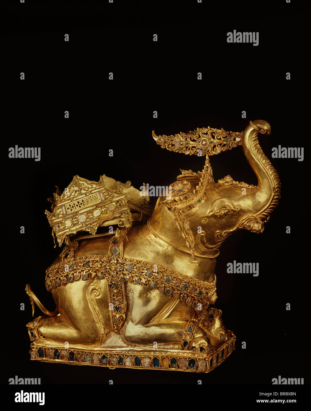 Gold Elephant fand in der Krypta der Wat Ratburanaa, Ayutthaya, stammt aus dem 15. Jahrhundert, Nationalmuseum, Ayutthaya, Thailand Stockfoto