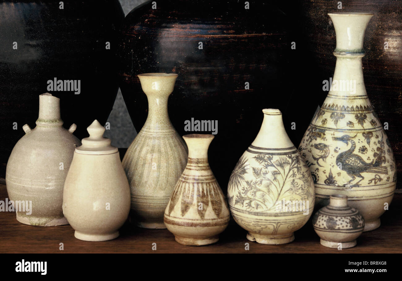 Sammlung von Kalong Flaschen aus dem 14. und 15. Jahrhundert, John Shaw Collection, Thailand Stockfoto