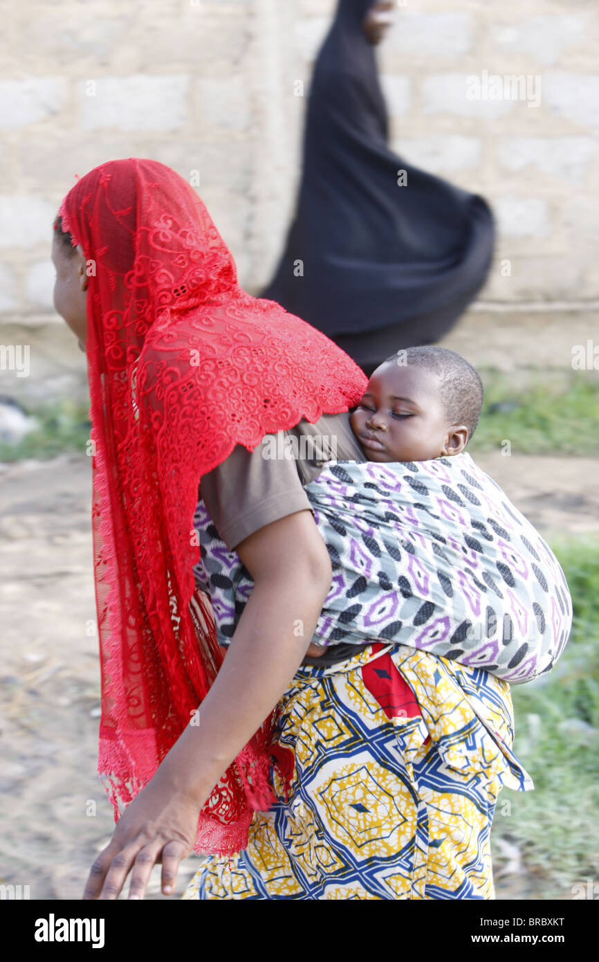Muslimische Mutter und Baby, Lome, Togo, Westafrika Stockfoto