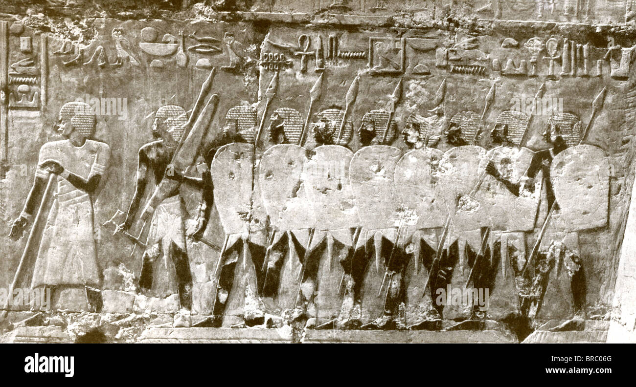 Dieses Relief Speerkämpfer in der ägyptischen Armee geschmückt der ...