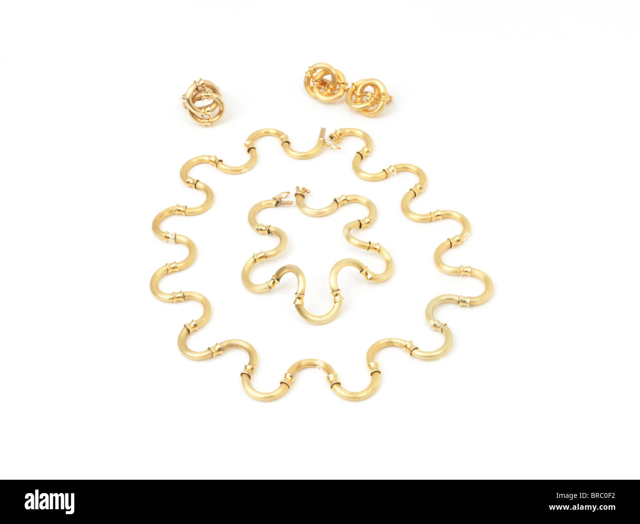 Goldene Halskette, Gold Armband und Ohrringe Stockfoto