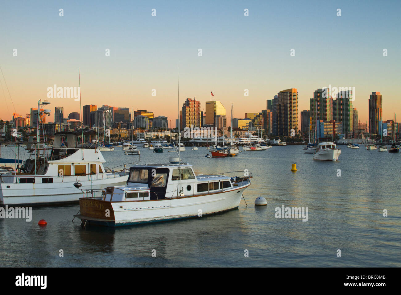 Yachten und Skyline von San Diego, Kalifornien, USA Stockfoto