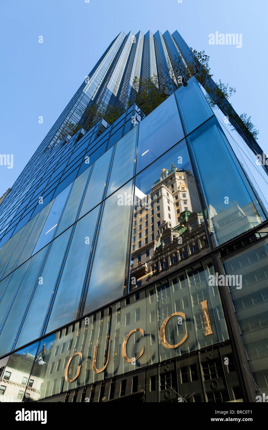 Designer-Läden an der Fifth Avenue, Manhattan, New York City, New York, USA Stockfoto