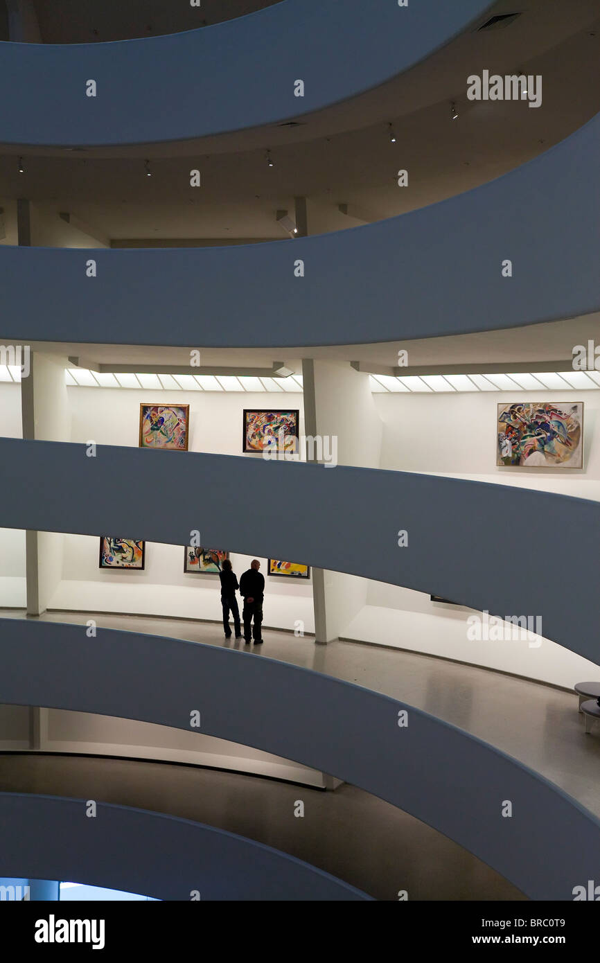 Innenraum des Guggenheim Museums, New York City, New York, USA Stockfoto